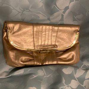 Copper clutch with gold metal closure